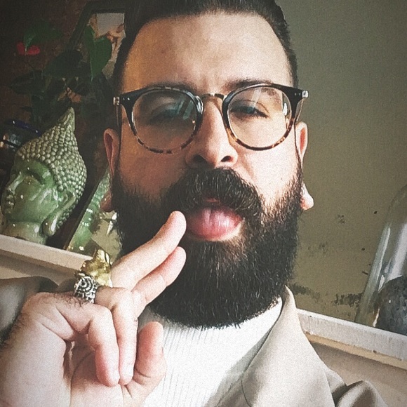 Meet your Posher, Alex - Picture 2 of 2